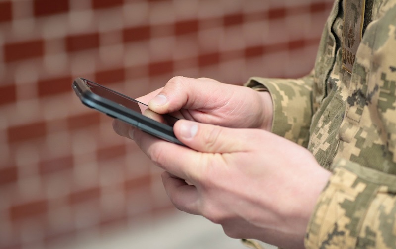 Як підтримати військового в переписці: психологічні поради та приклади