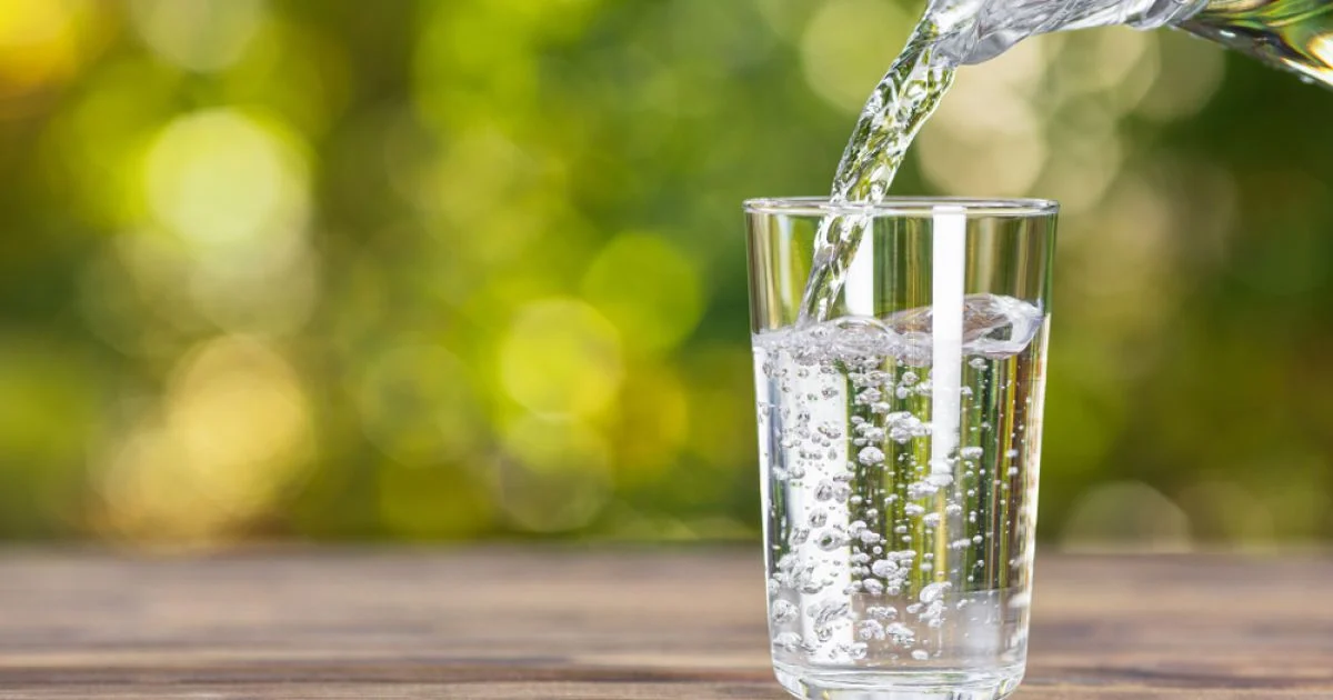 2 літри води це скільки стаканів: точний розрахунок і таблиця