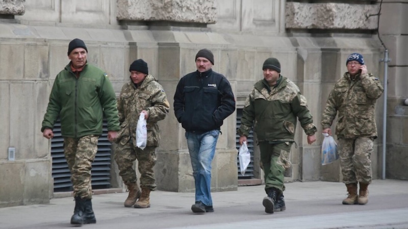 Чи можна носити військову форму цивільним: правила, заборони та штрафи